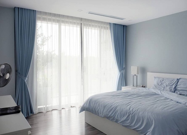 Rèm cửa phòng ngủ Hoàng Gia được thợ thủ công tạo nên với chất liệu cao cấp và họa tiết tinh xảo, sẽ đem lại cho bạn cảm giác sang trọng và đẳng cấp.